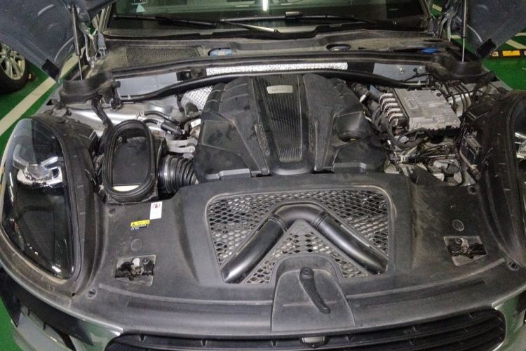 Used Porsche Macan 2020 Macan S 3.0T Engine Bay