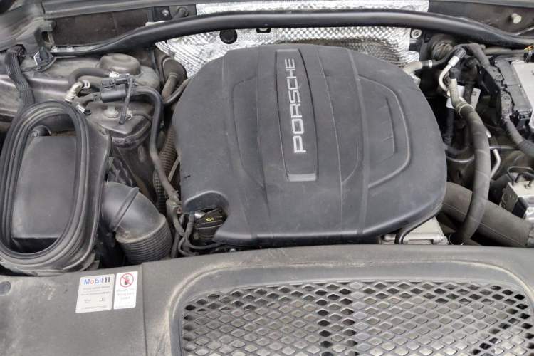 Used Porsche Macan  Engine Bay Left