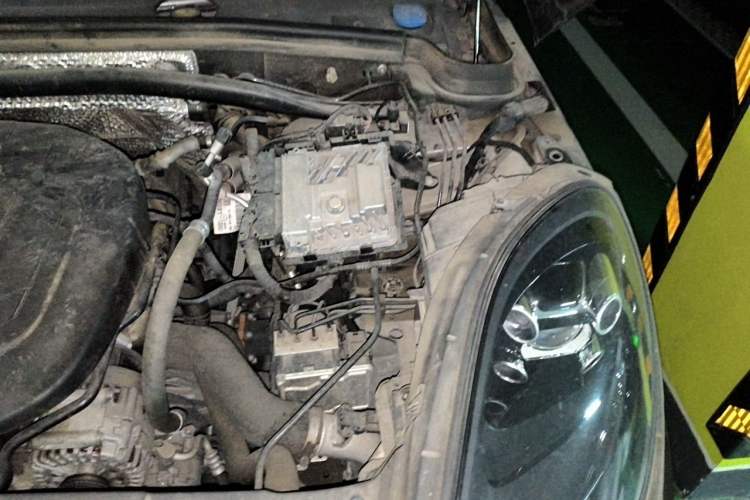 Used Porsche Macan 2020 Macan 2.0T Engine Bay Left