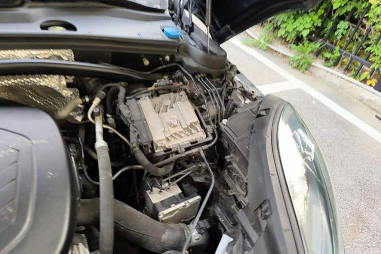 Used Porsche Macan 2020 Macan 2.0T Engine Bay Left