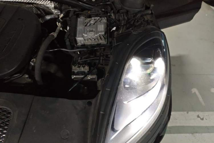 Used Porsche Macan 2020 Macan 2.0T Engine Bay Left