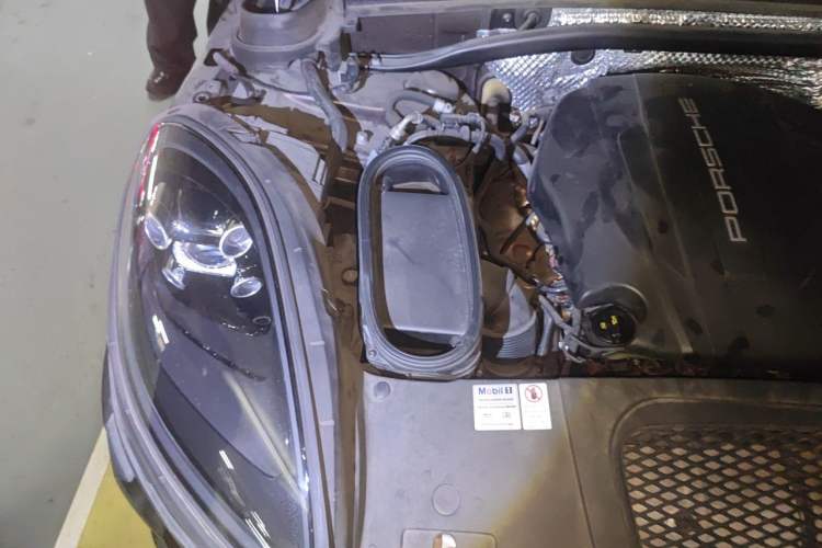 Used Porsche Macan 2020 Macan 2.0T Engine Bay Right