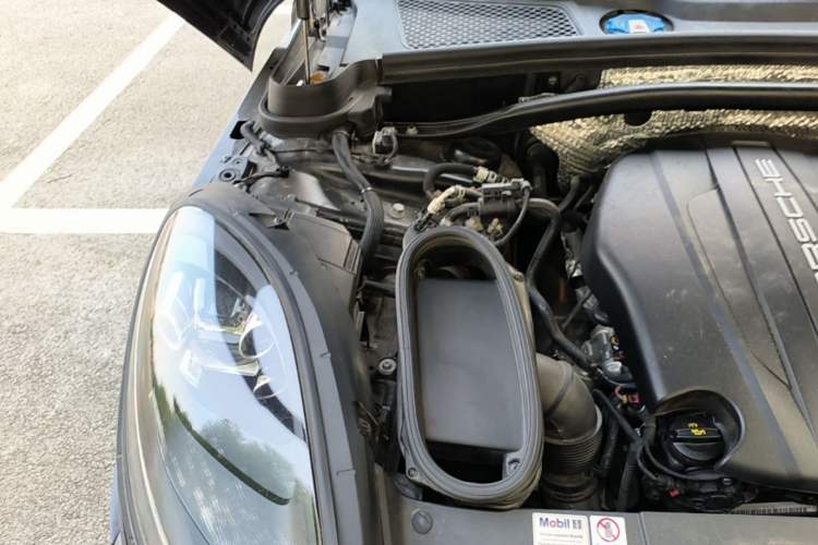 Used Porsche Macan 2020 Macan 2.0T Engine Bay Right