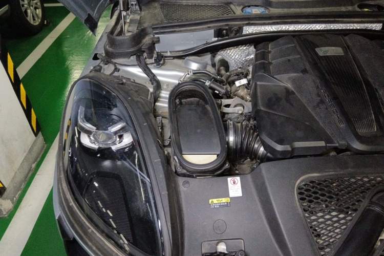 Used Porsche Macan 2020 Macan S 3.0T Engine Bay Right