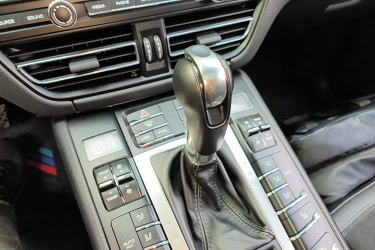 Used Porsche Macan 2020 Macan 2.0T Gear Lever