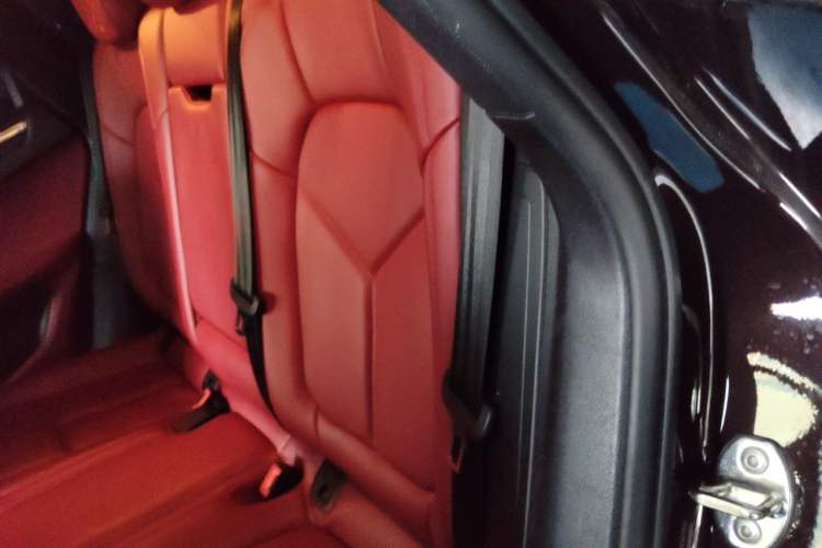 Used Porsche Macan  Left Rear Seat