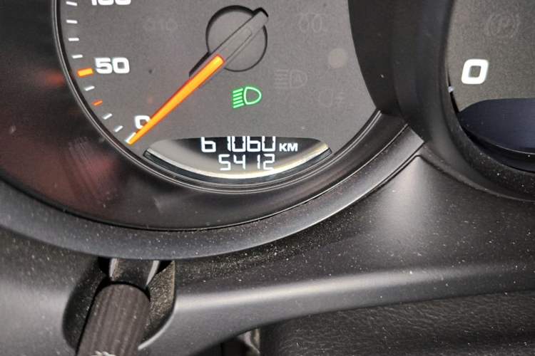 Used Porsche Macan 2020 Macan 2.0T Odometer Close Up
