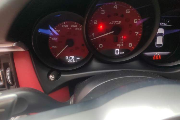 Used Porsche Macan 2020 Macan GTS 2.9T Odometer Close Up