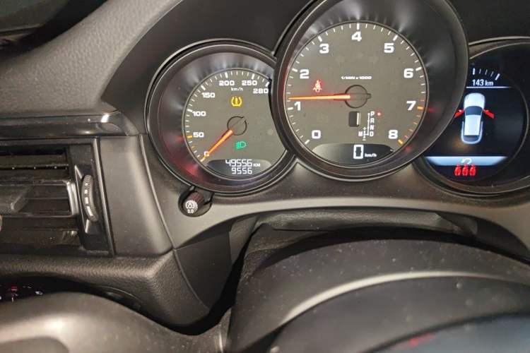 Used Porsche Macan 2020 Macan 2.0T Odometer Close Up