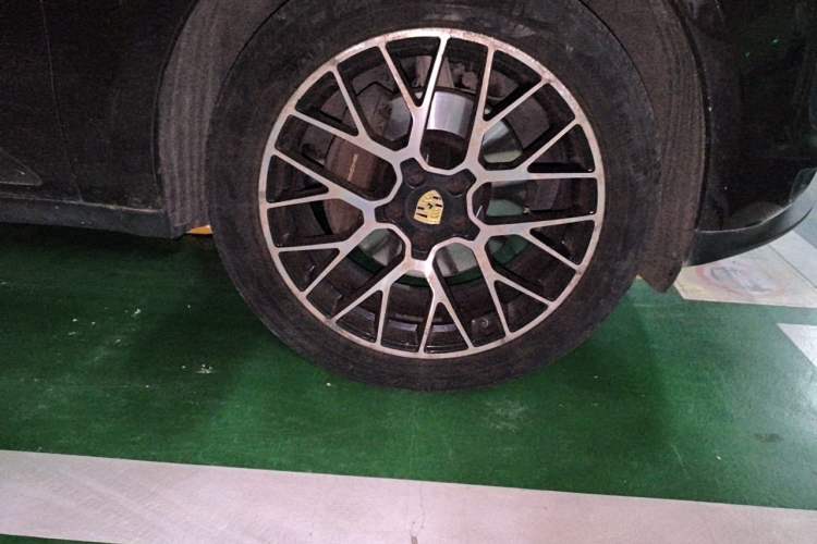 Used Porsche Macan 2020 Macan 2.0T Right Front Wheel Hub