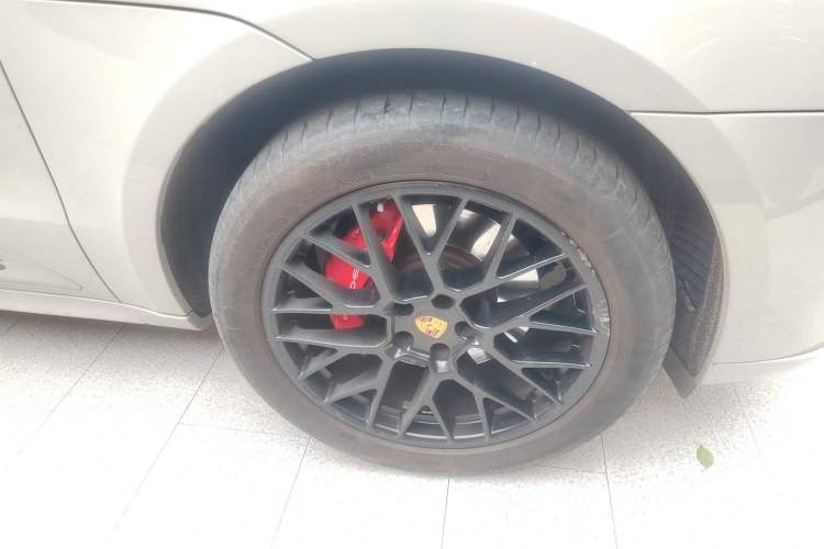 Used Porsche Macan 2020 Macan GTS 2.9T Right Front Wheel Hub