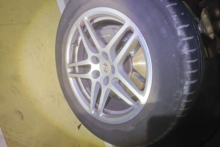 Used Porsche Macan 2020 Macan 2.0T Right Front Wheel Hub
