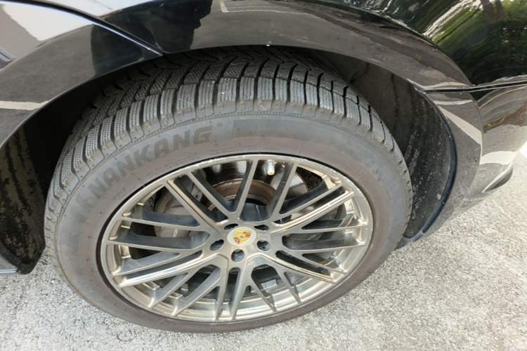 Used Porsche Macan 2020 Macan 2.0T Right Front Wheel Hub