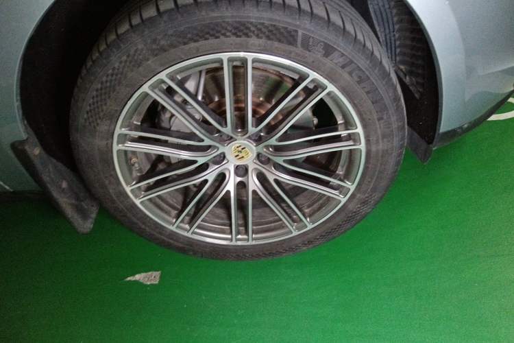 Used Porsche Macan 2020 Macan S 3.0T Right Front Wheel Hub