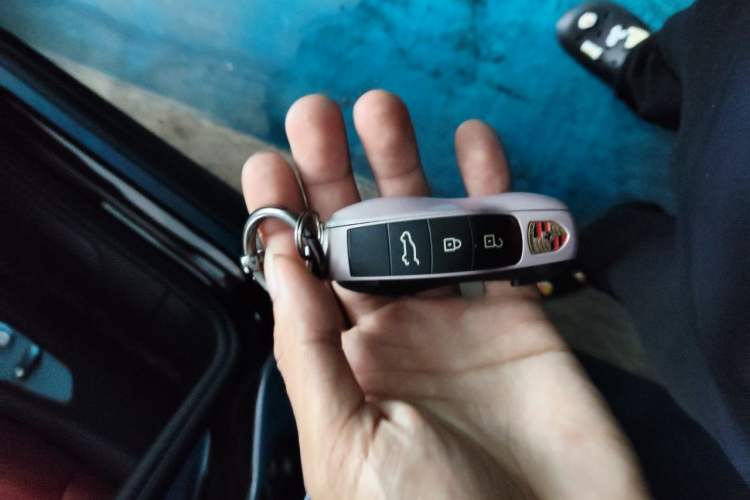 Used Porsche Macan  Vehicle Key