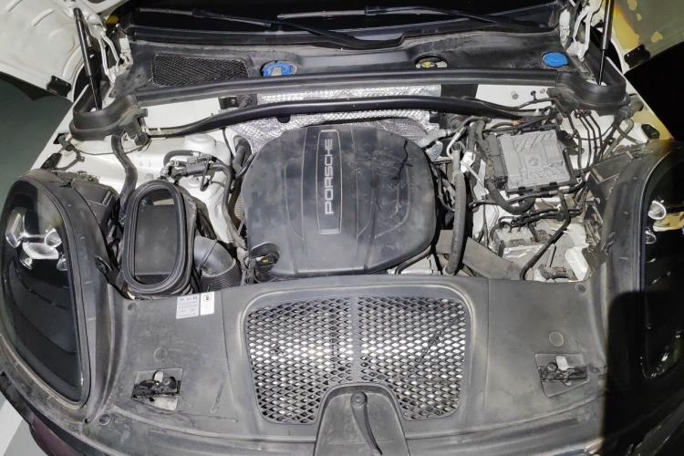 Used Porsche Macan 2020 Macan 2.0T Engine Bay
