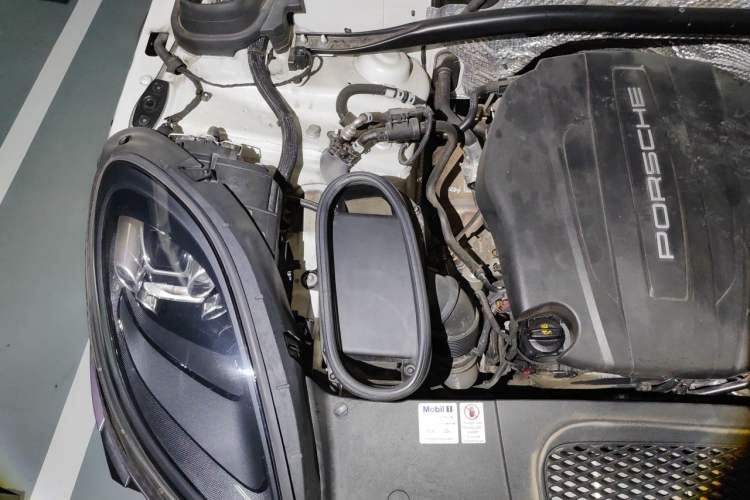 Used Porsche Macan 2020 Macan 2.0T Engine Bay Right