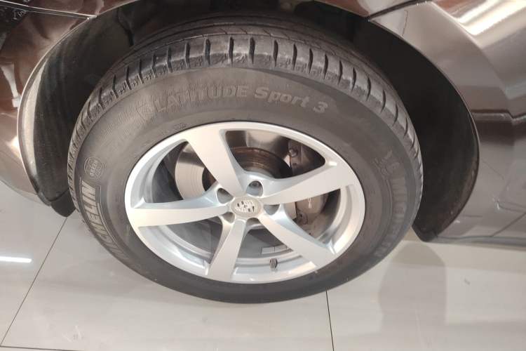 Used Porsche Macan 2020 Macan 2.0T Left Front Wheel Hub