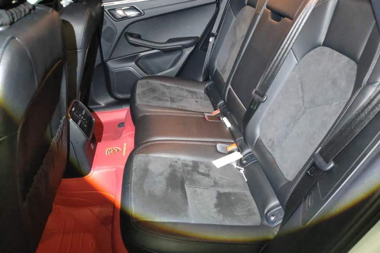 Used Porsche Macan 2020 Macan 2.0T Left Rear Seat