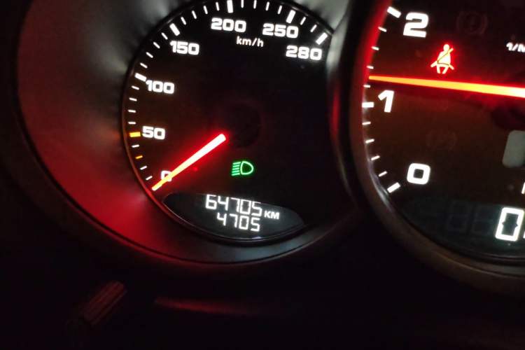 Used Porsche Macan 2020 Macan 2.0T Odometer Close Up