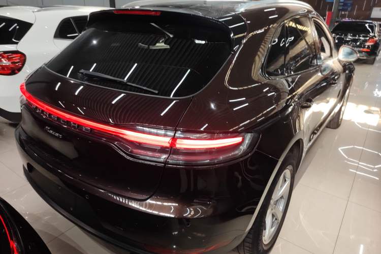 Used Porsche Macan 2020 Macan 2.0T Rear Right 45 Deg