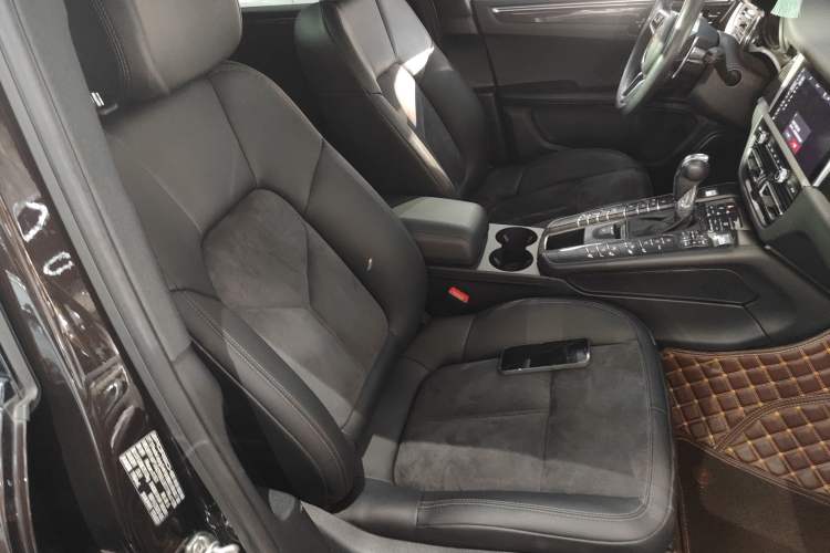 Used Porsche Macan 2020 Macan 2.0T Right Front Seat