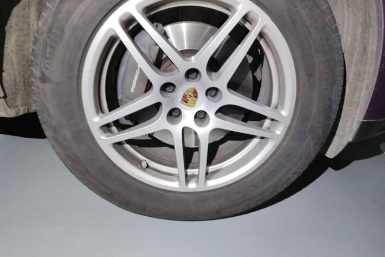 Used Porsche Macan 2020 Macan 2.0T Right Front Wheel Hub