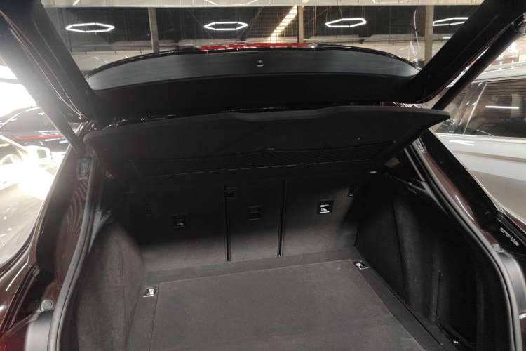 Used Porsche Macan 2020 Macan 2.0T Trunk
