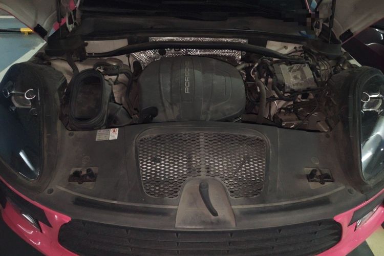 Used Porsche Macan 2020 Macan 2.0T Engine Bay