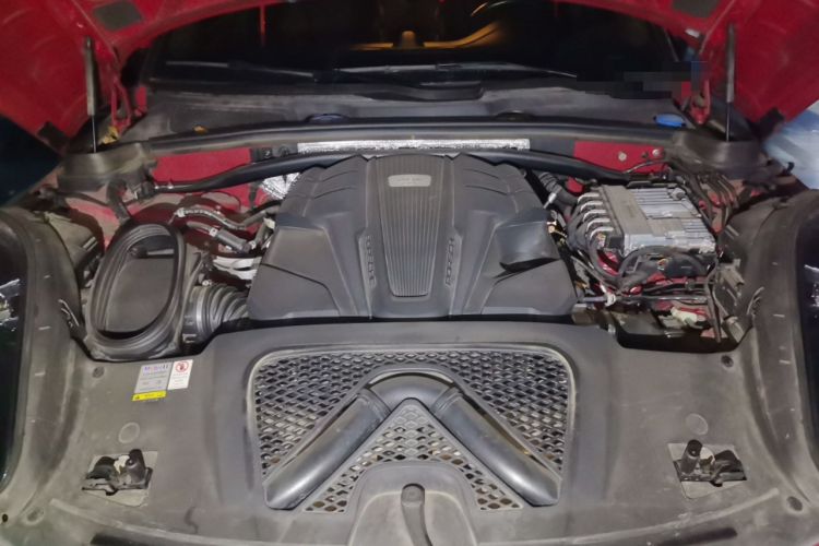 Used Porsche Macan 2020 Macan GTS 2.9T Engine Bay