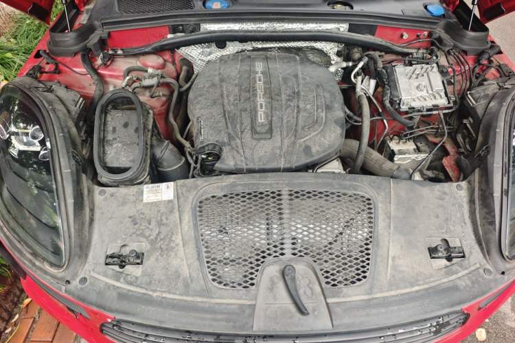 Used Porsche Macan 2020 Macan 2.0T Engine Bay