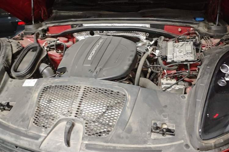 Used Porsche Macan 2020 Macan 2.0T Engine Bay