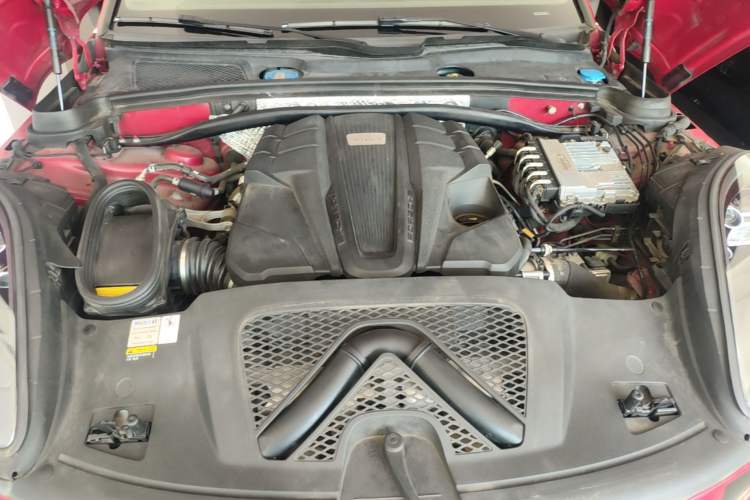 Used Porsche Macan 2020 Macan S 3.0T Engine Bay