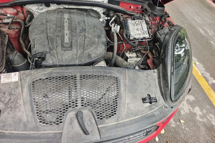 Used Porsche Macan 2020 Macan 2.0T Engine Bay Left