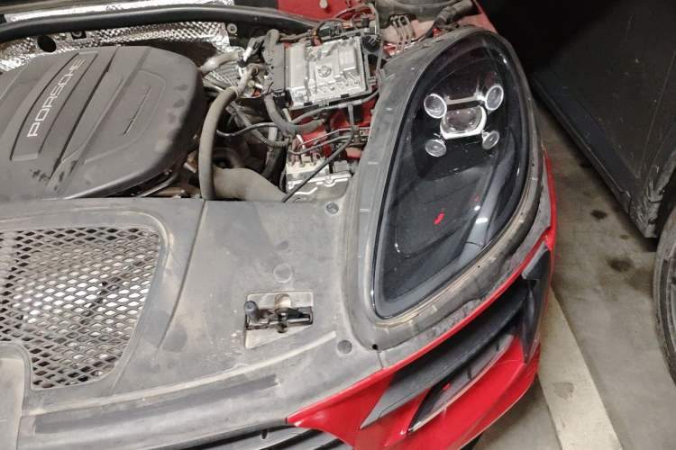 Used Porsche Macan 2020 Macan 2.0T Engine Bay Left