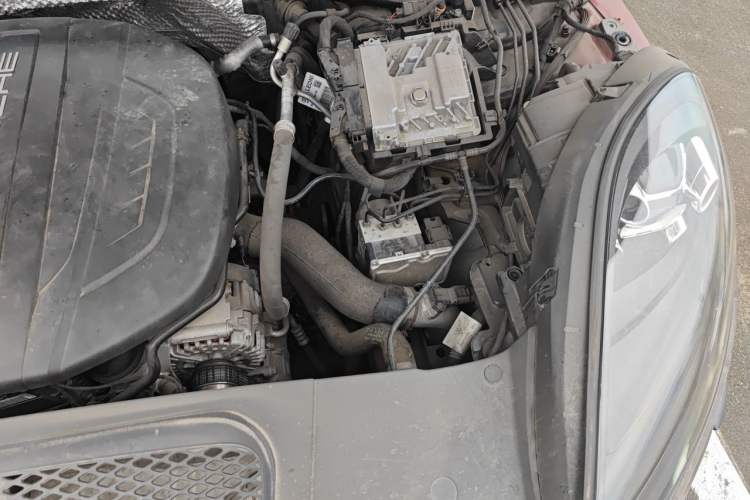 Used Porsche Macan 2020 Macan 2.0T Engine Bay Left