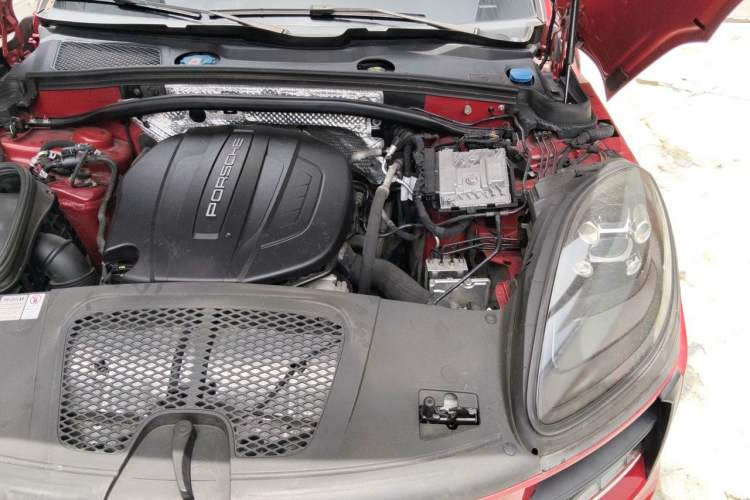 Used Porsche Macan 2020 Macan 2.0T Engine Bay Left