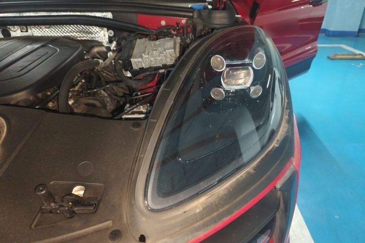 Used Porsche Macan 2020 Macan 2.0T Engine Bay Left