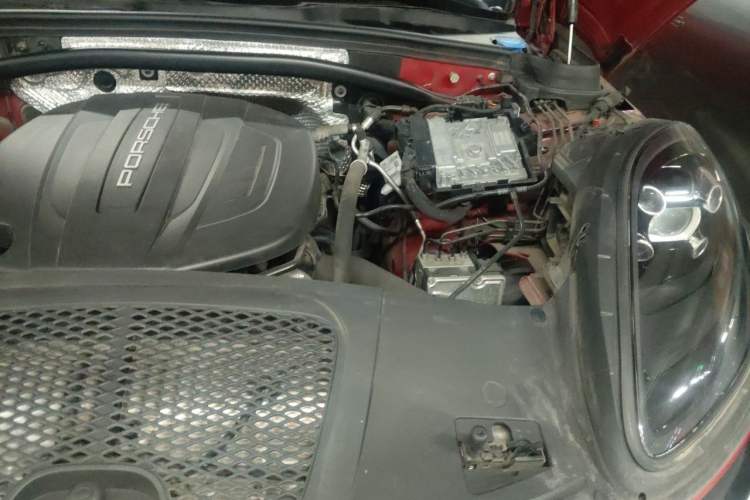 Used Porsche Macan 2020 Macan 2.0T Engine Bay Left