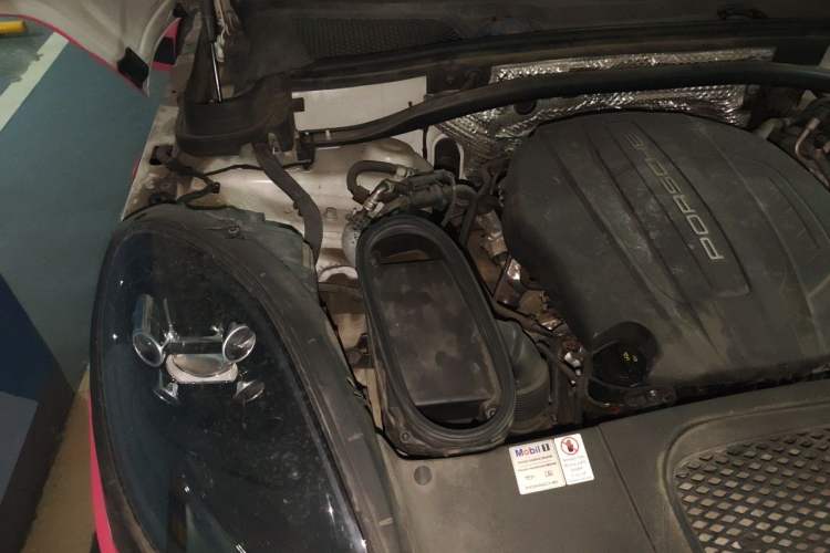 Used Porsche Macan 2020 Macan 2.0T Engine Bay Right