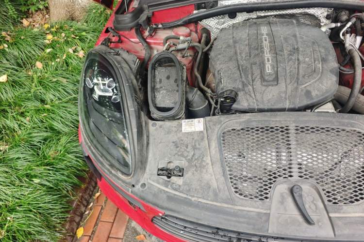 Used Porsche Macan 2020 Macan 2.0T Engine Bay Right