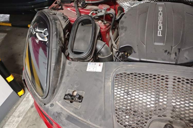 Used Porsche Macan 2020 Macan 2.0T Engine Bay Right