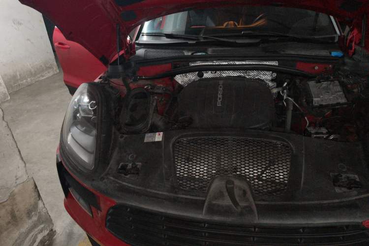Used Porsche Macan 2020 Macan 2.0T Engine Bay Right