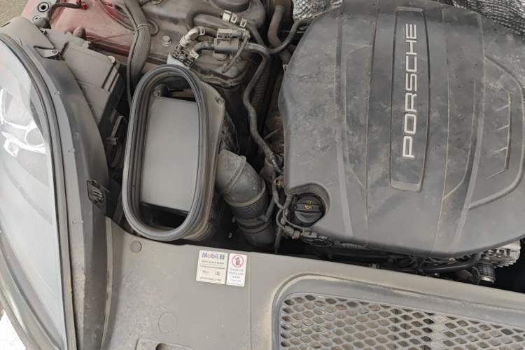 Used Porsche Macan 2020 Macan 2.0T Engine Bay Right