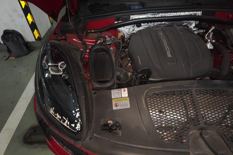 Used Porsche Macan 2020 Macan 2.0T Engine Bay Right