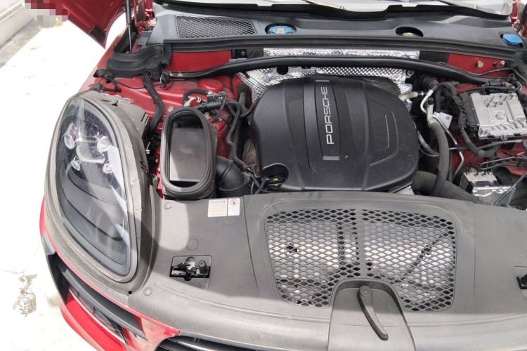 Used Porsche Macan 2020 Macan 2.0T Engine Bay Right