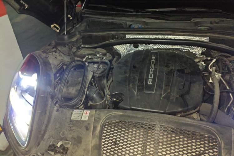 Used Porsche Macan 2020 Macan 2.0T Engine Bay Right