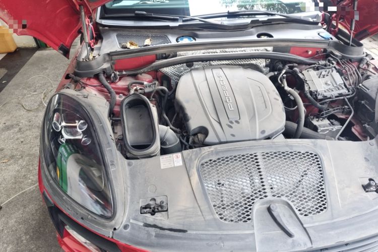 Used Porsche Macan 2020 Macan 2.0T Engine Bay Right