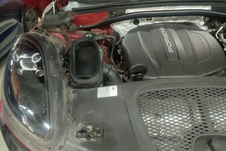 Used Porsche Macan 2020 Macan 2.0T Engine Bay Right