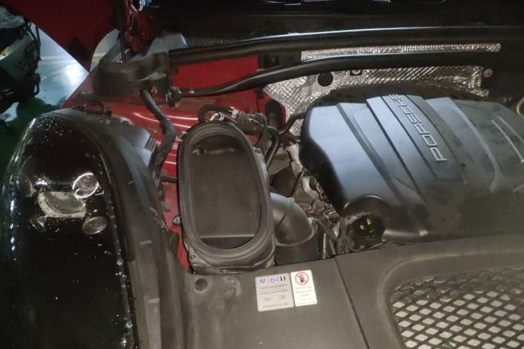 Used Porsche Macan 2020 Macan 2.0T Engine Bay Right